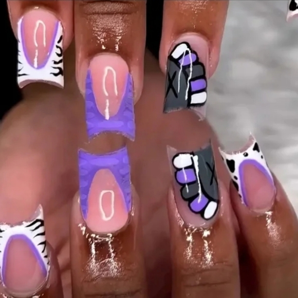 24 Pieces Fake Press On Nails - Picture 1 of 5